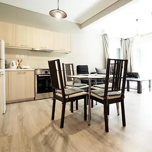 https://mqueen-apartment.hotels-of-thessaloniki.com